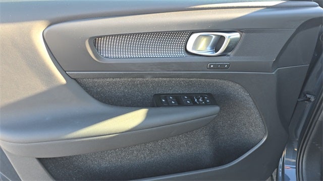 2022 Volvo XC40 R-Design