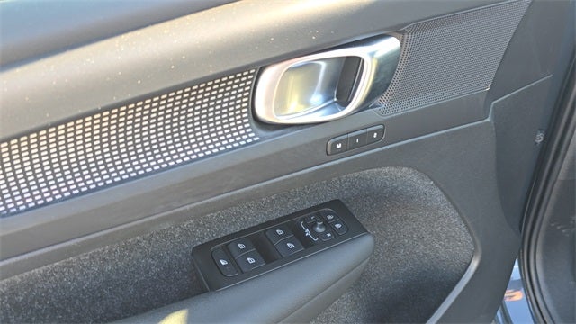 2022 Volvo XC40 R-Design