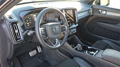 2022 Volvo XC40 R-Design