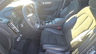 2022 Volvo XC40 R-Design