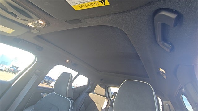 2022 Volvo XC40 R-Design