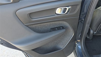 2022 Volvo XC40 R-Design