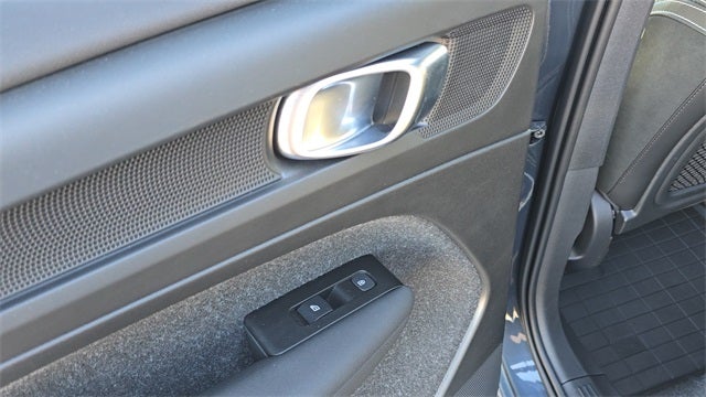 2022 Volvo XC40 R-Design