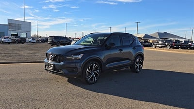 2022 Volvo XC40 R-Design