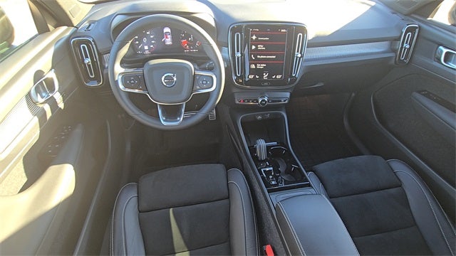 2022 Volvo XC40 R-Design