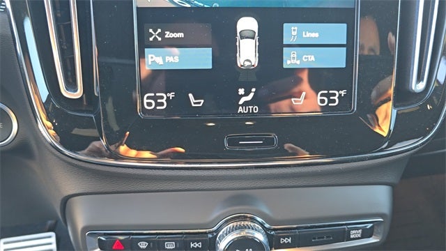 2022 Volvo XC40 R-Design