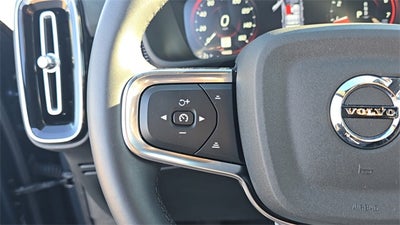 2022 Volvo XC40 R-Design