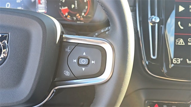 2022 Volvo XC40 R-Design