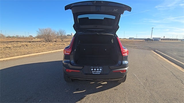 2022 Volvo XC40 R-Design