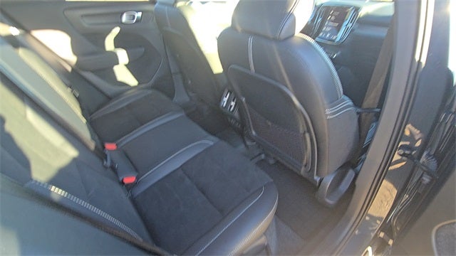 2022 Volvo XC40 R-Design