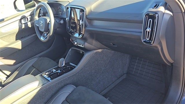 2022 Volvo XC40 R-Design