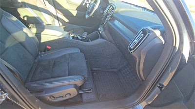 2022 Volvo XC40 R-Design