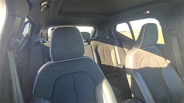 2022 Volvo XC40 R-Design