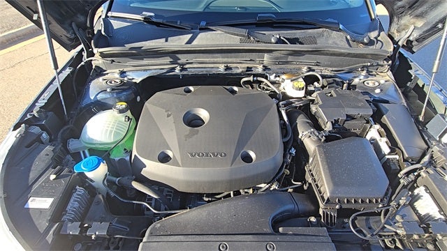 2022 Volvo XC40 R-Design