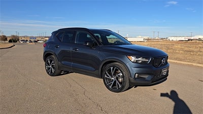 2022 Volvo XC40 R-Design