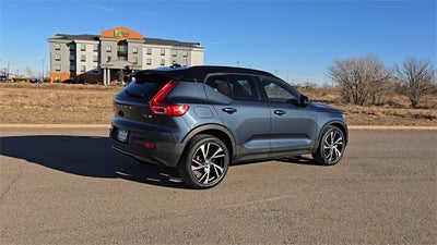 2022 Volvo XC40 R-Design