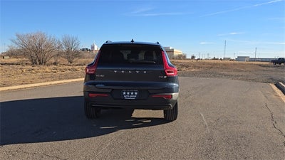 2022 Volvo XC40 R-Design